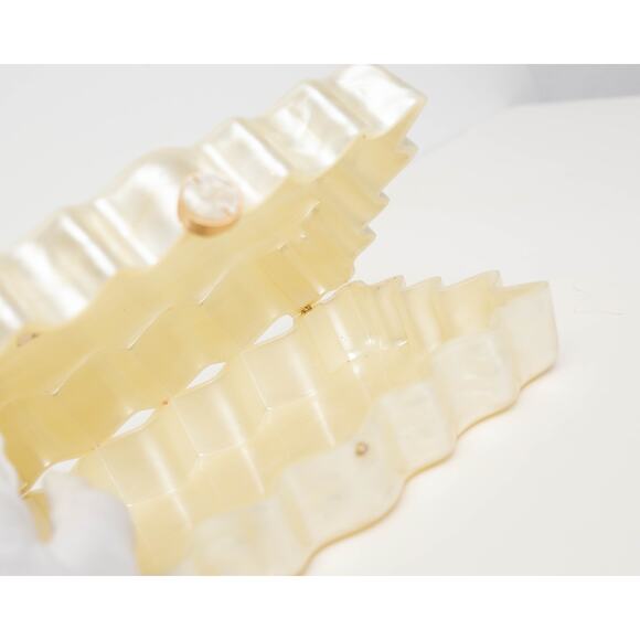 Cult Gaia Paloma Clutch in Ivory - Picture 9 of 12